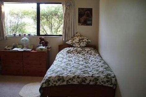 Photo of property in 30 Highgrove Lane, Totara Vale, Auckland, 0632