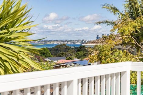 Photo of property in 54 Raleigh Road, Northcote, Auckland, 0627