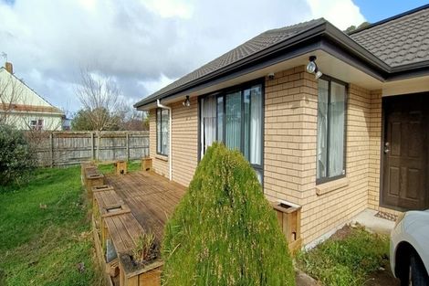 Photo of property in 2 Waddell Avenue, Point England, Auckland, 1072