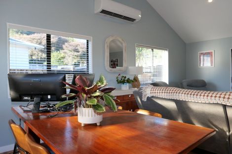 Photo of property in 4 Hookway Grove, Paraparaumu, 5032