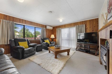 Photo of property in 68 Geraldine Crescent, Cloverlea, Palmerston North, 4412