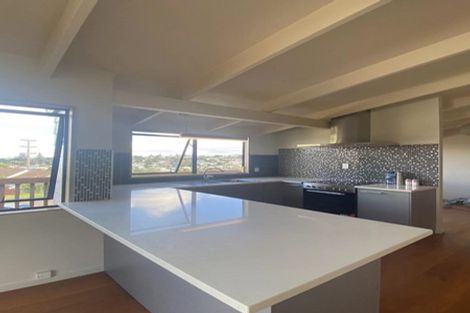 Photo of property in 97 Totaravale Drive, Totara Vale, Auckland, 0629