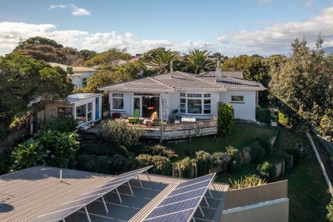 Photo of property in 5 Golf Road, Paraparaumu Beach, Paraparaumu, 5032