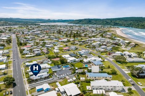 Photo of property in 306 Ocean Road, Whangamata, 3620