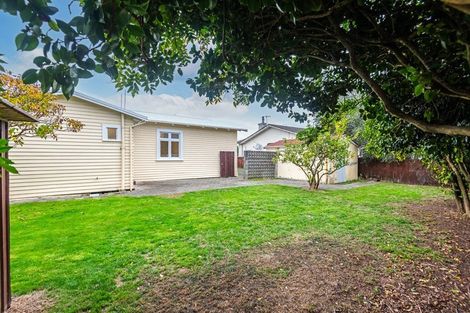 Photo of property in 16 Kowhai Avenue, Takaro, Palmerston North, 4410