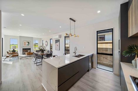 Photo of property in 27 Uatoto Road, Clarks Beach, 2122