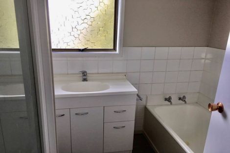 Photo of property in 96 Reynella Drive, Massey, Auckland, 0614