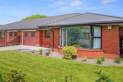 Photo of property in 2/1 Thorrington Road, Cashmere, Christchurch, 8022