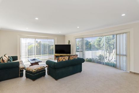 Photo of property in 2 Millennium Hill, Paraparaumu, 5032