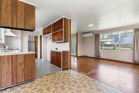 Photo of property in 27 Becker Drive, Weymouth, Auckland, 2103