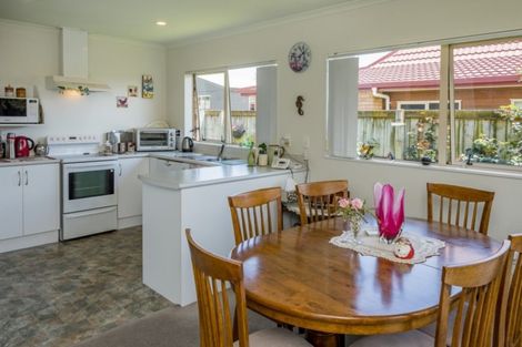 Photo of property in Rangeview Villas, 2/9 Fuller Close, Levin, 5510