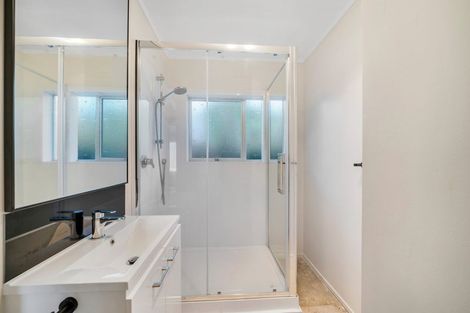 Photo of property in 1/17 Emirau Place, Glenfield, Auckland, 0629