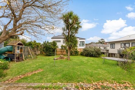 Photo of property in 6 Tonkin Drive, Sunnynook, Auckland, 0620