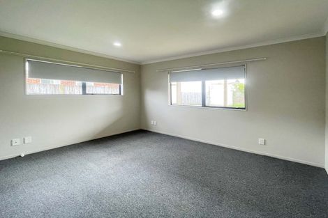Photo of property in 24 Sutton Crescent, Papakura, 2110