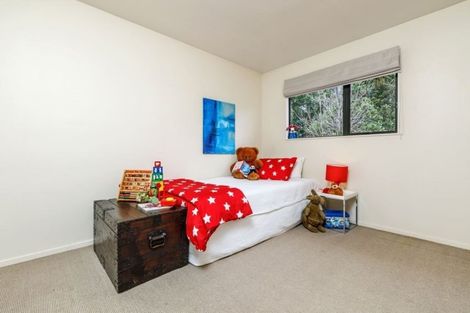 Photo of property in 4/42 Fields Parade, Oteha, Auckland, 0632