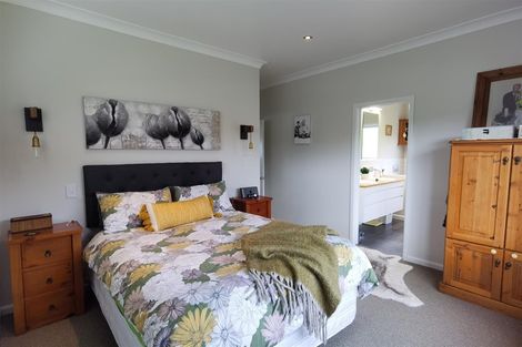 Photo of property in 172 Mellons Bay Road, Mellons Bay, Auckland, 2014