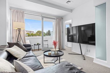 Photo of property in Shoal Haven Apartments, 307a/130 Anzac Street, Takapuna, Auckland, 0622