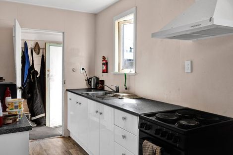 Photo of property in 12 Gloag Street, Waverley, 4510