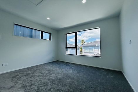 Photo of property in 17d Sorrel Crescent, Bucklands Beach, Auckland, 2012