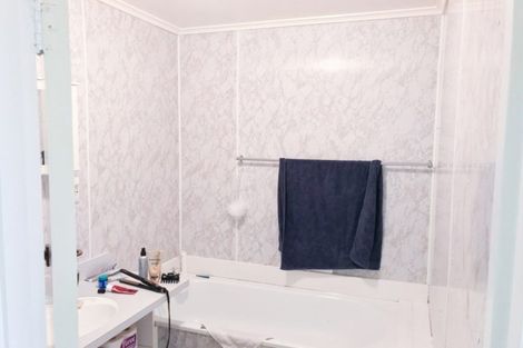 Photo of property in 3 Seddon Street, Takaro, Palmerston North, 4412