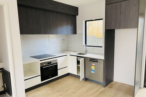 Photo of property in 3/16 Buisson Glade, West Harbour, Auckland, 0618