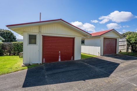 Photo of property in 96 Field Way, Waikanae Beach, Waikanae, 5036