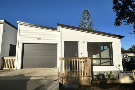 Photo of property in 10a Helleur Road, Massey, Auckland, 0614