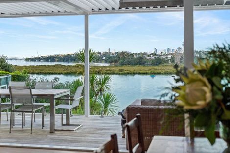 Photo of property in 1 Bangor Street, Point Chevalier, Auckland, 1022