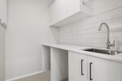 Photo of property in 1/3 Parapara Place, Albany, 0632