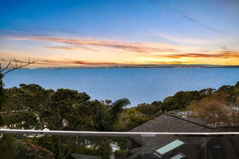 Photo of property in 4/92 Churchill Road, Murrays Bay, Auckland, 0630