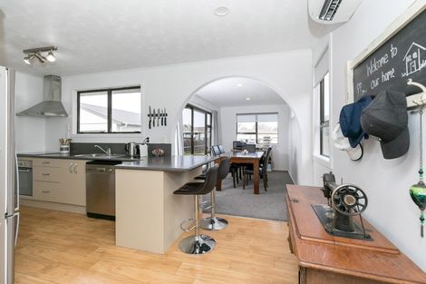 Photo of property in 110 Oakfield Crescent, Pukete, Hamilton, 3200