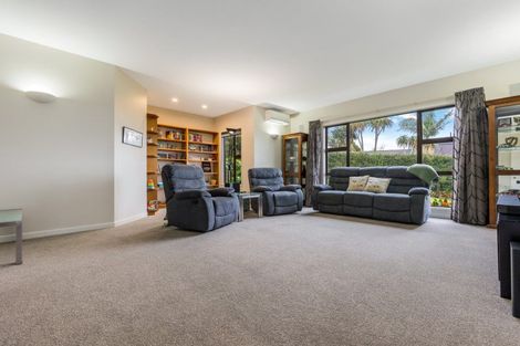 Photo of property in 39 Harry Dreadon Road, Opaheke, Papakura, 2584
