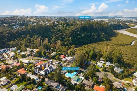 Photo of property in 25 Lowtherhurst Road, Massey, Auckland, 0614