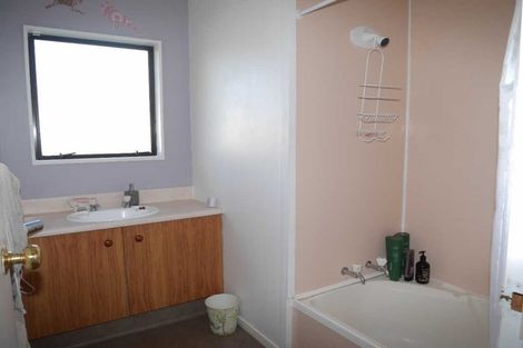 Photo of property in 79 Queens Road, Waikanae Beach, Waikanae, 5036