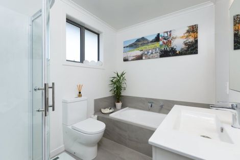 Photo of property in Waterview Estate, 9/4 Greystone Place, Omokoroa, 3114