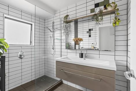 Photo of property in 76 Shaw Road, Oratia, Auckland, 0604