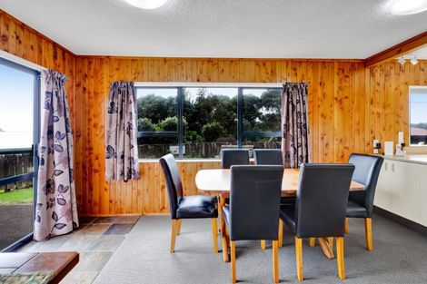 Photo of property in 16 Hussey Street, Oakura, 4314