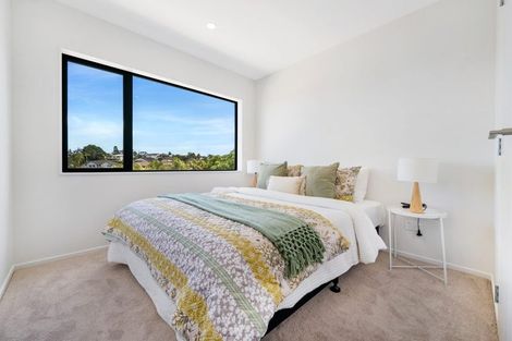 Photo of property in 7/90 Picasso Drive, West Harbour, Auckland, 0618