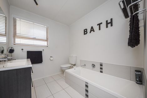 Photo of property in 33 Dittmer Drive, Awapuni, Palmerston North, 4412