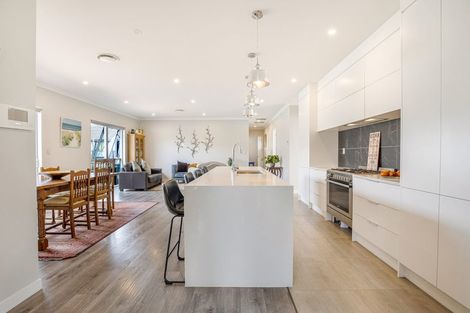 Photo of property in 16 Walter Ruddock Avenue, Kumeu, 0810