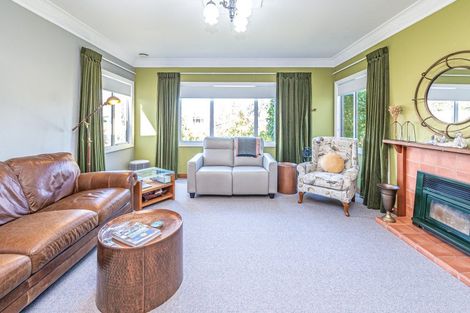 Photo of property in 2 Tarata Street, Saint Johns Hill, Whanganui, 4501