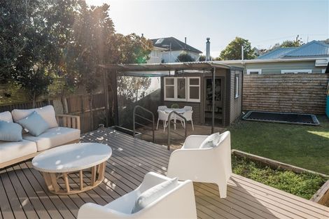 Photo of property in 35 Pukatea Street, Eastbourne, Lower Hutt, 5013