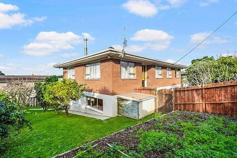 Photo of property in 26 Masterton Road, Rothesay Bay, Auckland, 0630