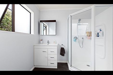 Photo of property in 6 Te Moau Avenue, Parakai, 0830