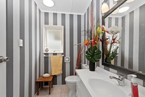 Photo of property in 97 Tiroroa Avenue, Te Atatu South, Auckland, 0610