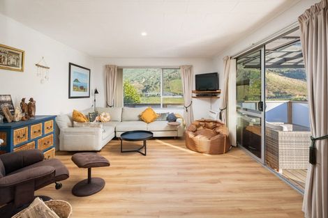 Photo of property in 14 Cornwall Street, Picton, 7220