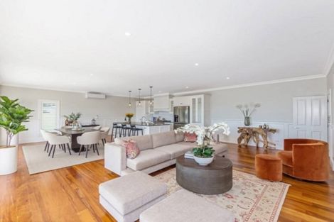 Photo of property in 2e Vipond Road, Stanmore Bay, Whangaparaoa, 0932