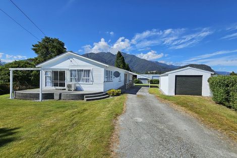 Photo of property in 15 Main Road, Whataroa, 7886
