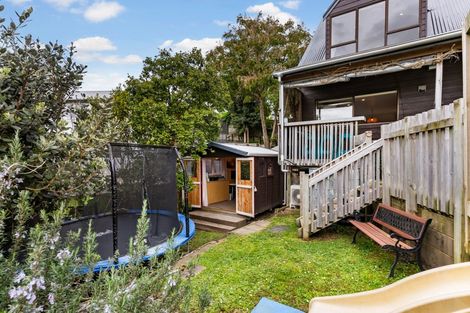 Photo of property in 1/305 Glenfield Road, Glenfield, Auckland, 0629