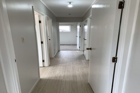 Photo of property in 2/6 Bundena Place, Clendon Park, Auckland, 2103